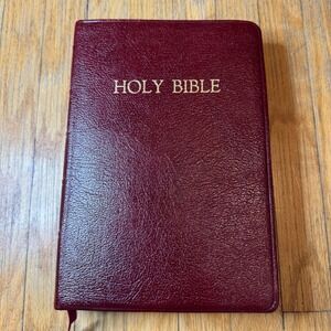 Thomas Nelson KJV Holy Bible Giant Print Reference Red Letter Bonded Leather